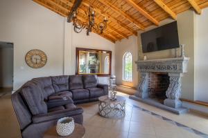Beautiful Home at Valle de Gpe with Jacuzzi AC & Wifi