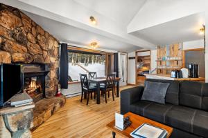 Le Toujours Heureux avec SPA, waterfront, and dock
