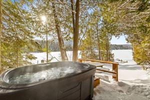 Le Toujours Heureux avec SPA, waterfront, and dock