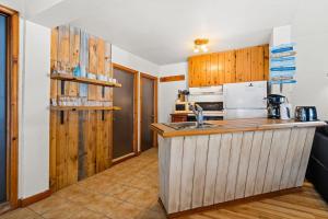 Le Toujours Heureux avec SPA, waterfront, and dock