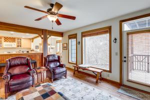 Forest-View Balcony and Trail Access! Burnsville Gem