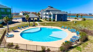 WhiteCap Beach, Pool, BBQ Sleeps 8