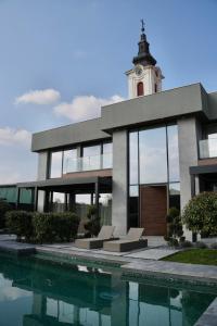 Diwine Spa & Pool House