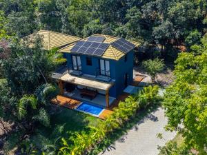 Casa Moderna Duplex com piscina em Praia do Forte