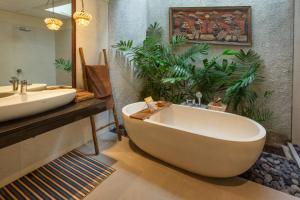 Private beach Oceanfront 3bd Villa