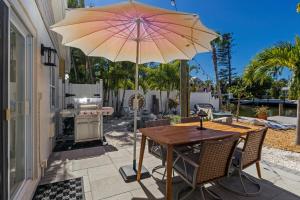 The Salty Marlin A - Canal, Dock, North End by Anna Maria Life Vacation Rentals