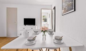 Maisonnette, jardin, terrasse, parking et piscine