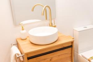Modern Apt I AC I Plaza Merced 2min walk I Central