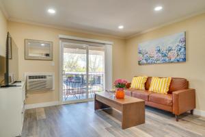 1 Block to Dtwn Pleasanton Condo with Pool Access