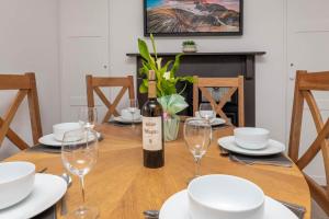 Brynteg Cottage | Sea Views | Hot Tub
