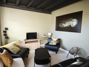 Sel et Vent maison entièrement rénovée belle terrasse, jardin clos, parking privatif 150 m de la plage 5 mn à pied tous commerces près de Bayeux, Arromanches au coeur des plages du débarquement