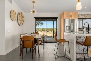 Modern on Mars - NEW Construction - SPA - Fire-pit