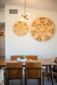 Modern on Mars - NEW Construction - SPA - Fire-pit