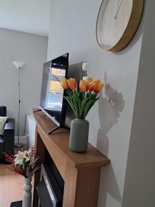 Stylish 2-Bed Home with Parking in Central Notts