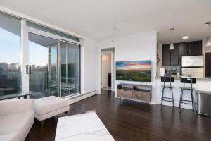 Central Luxury Apartment with Pool Jacuzzi & Sauna