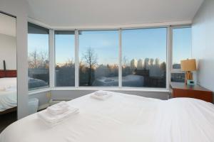 Central Luxury Apartment with Pool Jacuzzi & Sauna