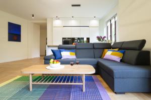 Golden hour, 2 bedroom, with underground parking