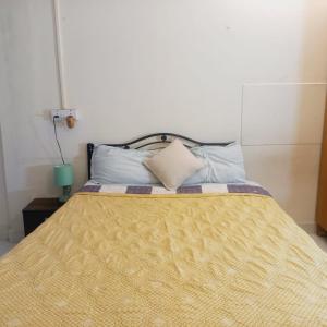 lovely room in koregaon park 203