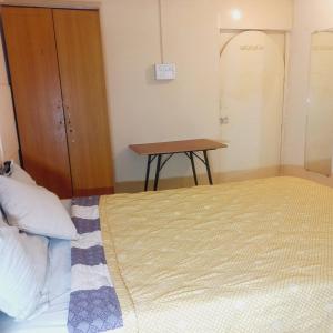 lovely room in koregaon park 203