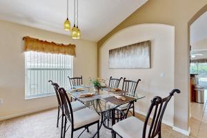 Spacious home with private pool, pool table and air hockey