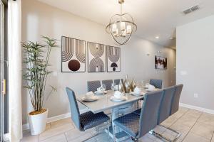 Spacious townhouse with resort amenities, private heated pool and WD