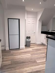 2 Bed Home - Parking Private Garden Wifi