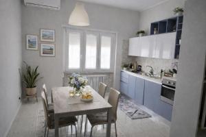 Elodie Deluxe apt -15 min Colosseum Metro - Center -Parking-Balcony