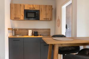 12-Modern saniertes Einzimmerapartment mit eigenem Garten inklusive WLAN
