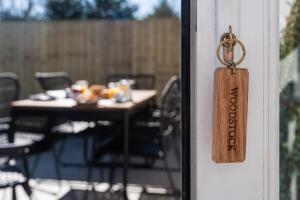 Woodstock - 3 Bed Luxury Bungalow with Full SKY TV