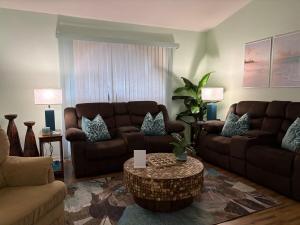 Cozy Pet Friendly Pool Home in Great Location!