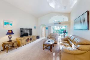 Snowbird-friendly home near Disney with private pool, lanai, tennis, basketball