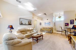 Snowbird-friendly home near Disney with private pool, lanai, tennis, basketball