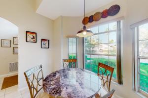 Snowbird-friendly home near Disney with private pool, lanai, tennis, basketball