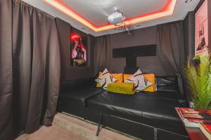 Relax 2BDR with Sauna, Hot Tub and Cinema