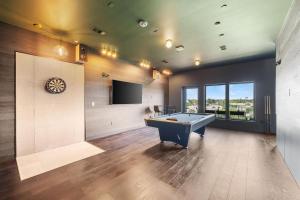 Landing Stylish Studio Courtyard Gym