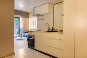 Apartment Private Terrace Steps from Metro