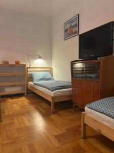 Astoria Center 8
