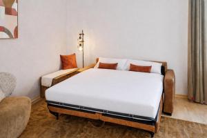 Design Apartment Altstadt 100 qm I 6 Gäste I Parkplatz & 85" Smart-TV