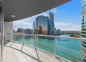 브리즈번 Bridge Views - Sleeps 8 - CBD - Pool, Gym & Parking 싱글룸 로비