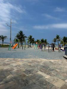 Sobrado Familiar - Wi Fi - Ar Condic - A 50M da Praia - Praia Grande