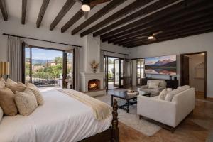 Casa Rose, 6BR Estate with Private Pool & Rooftop