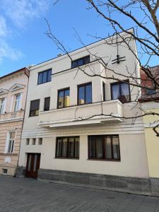 Ultra-Central Cozy Flat, Quiet Pedestrian Lane