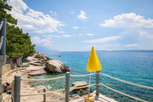 Seafront House with Private Beach Access & Parking