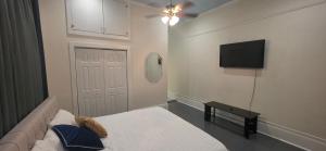 2BR Penthouse On Claiborne