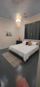 2BR Penthouse On Claiborne