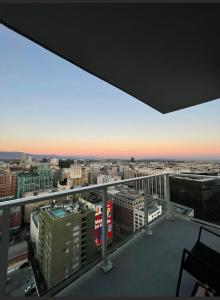 Beautiful Panoramic 2br View & balcony