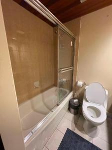 Cozy 1BR Suite Near Kerrisdale Village