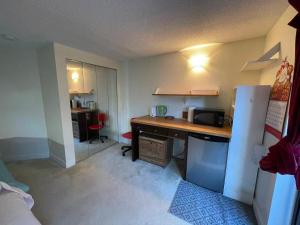 Cozy 1BR Suite Near Kerrisdale Village