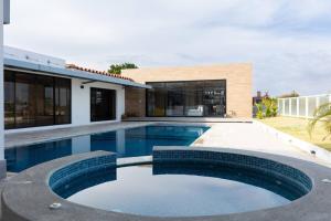 The Wow House by AcoModo