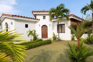 The Wow House by AcoModo